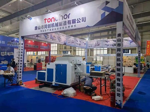 �����L��չ��